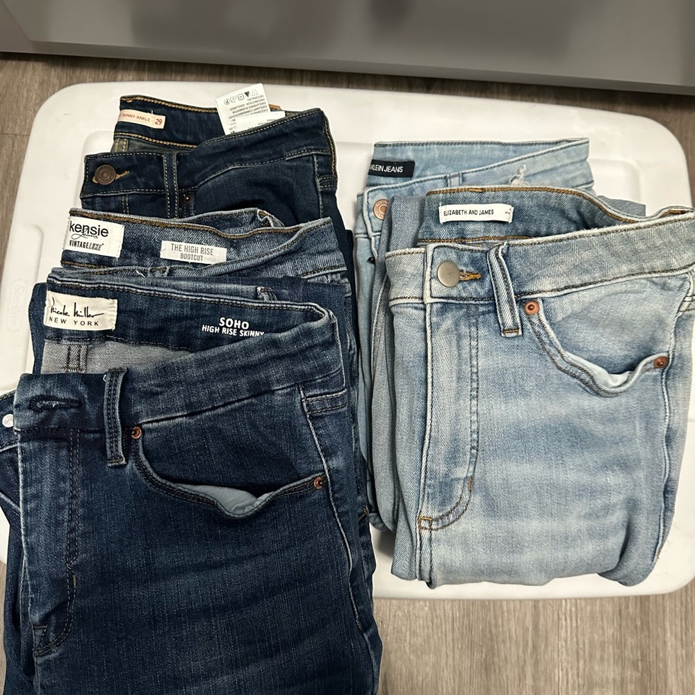 4 pairs of jeans!!! kensi, CK, Nicole miller, Elizabeth James.!! Size 8.